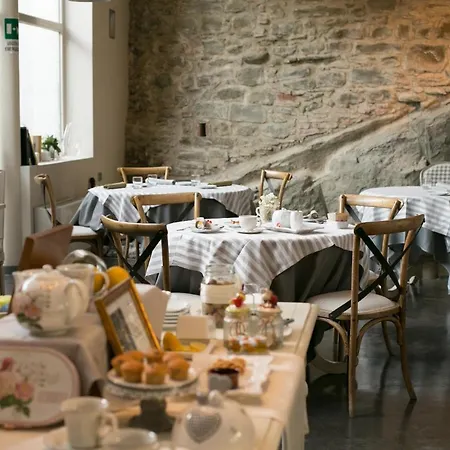 & 4* Cortona