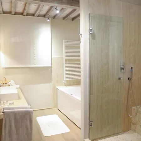 & Hotel Cortona