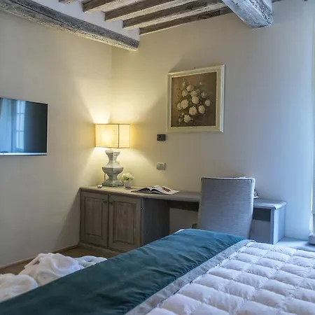 & Cortona