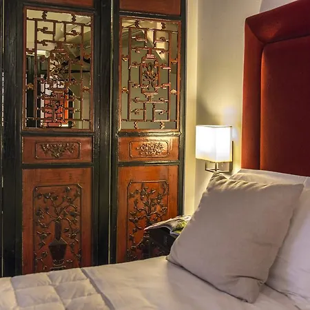 Hotel & 4*