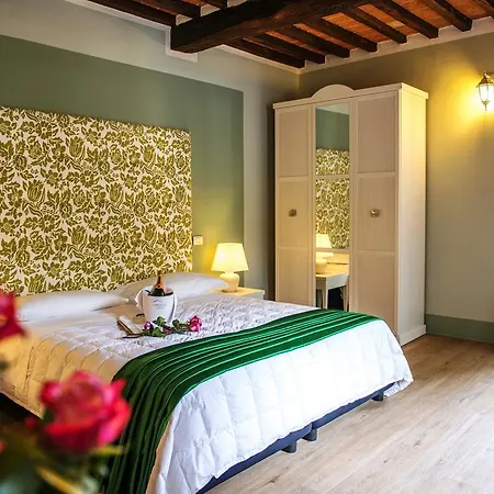 Hotel & 4*