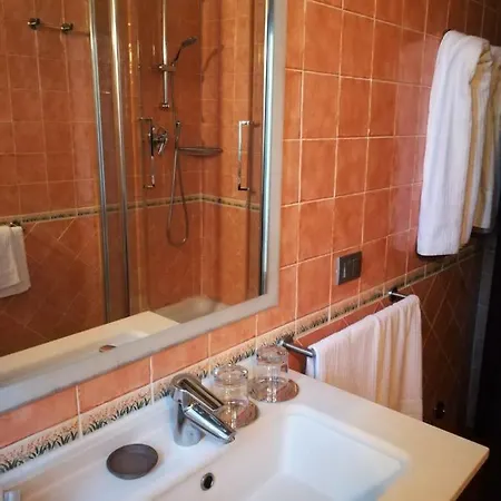 Hotel & 4*